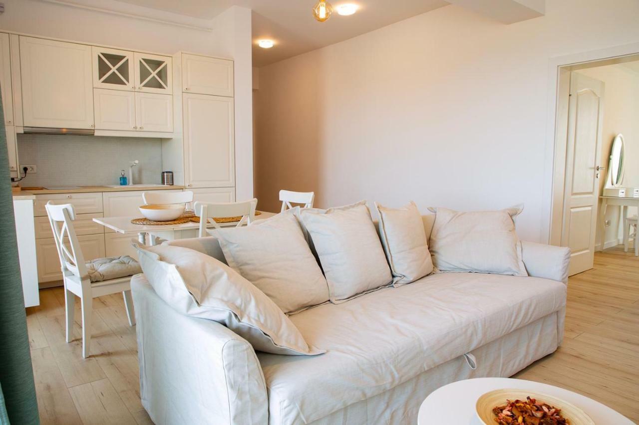 Summer Lamera Apartment